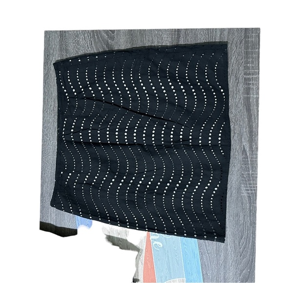 Ann Taylor black eyelet wave skirt 10 - Picture 4 of 7